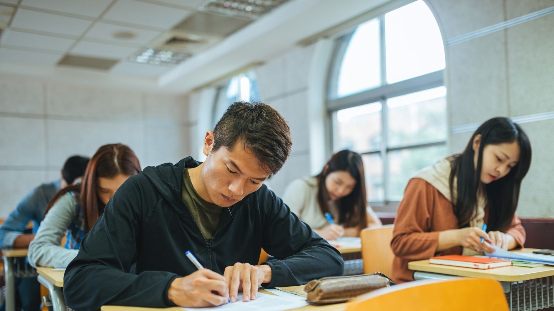 Luận văn thạc sĩ mất bao lâu để hoàn thành?
